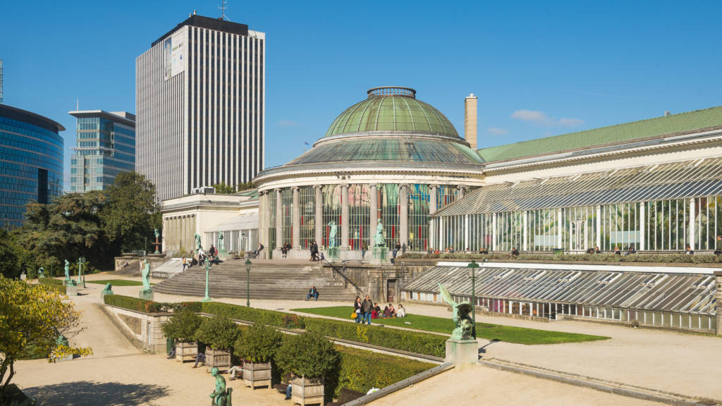 Urban Court - Le Botanique vue depuis l'entrée à droite